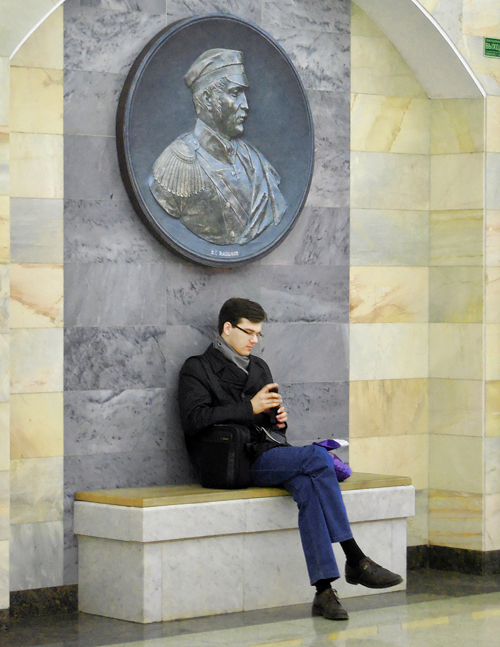 This image has an empty alt attribute; its file name is admiralteyskaya-subway-station.jpg