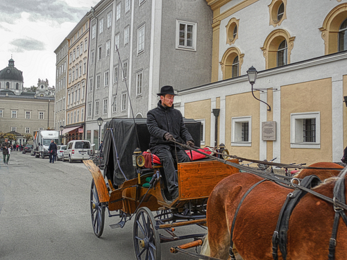 This image has an empty alt attribute; its file name is residenzplatz.jpg
